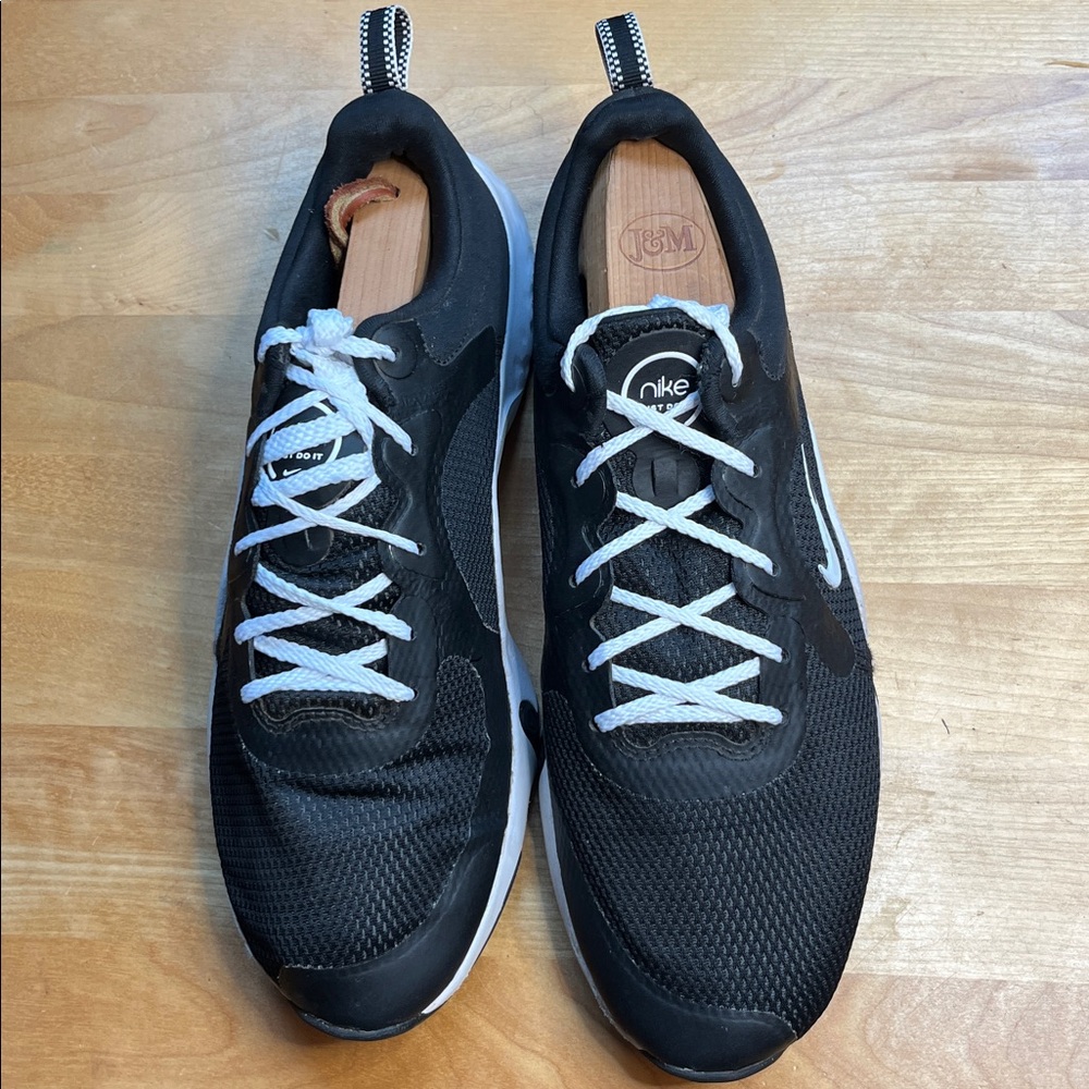Nike Men's Black and White Athletic Sneakers